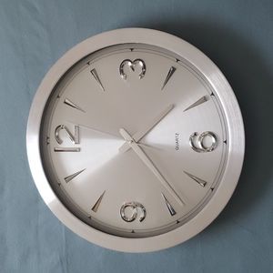 Quartz 16" Modern Wall Clock Silver